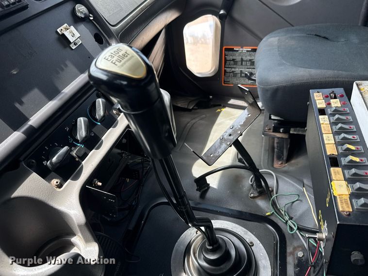 image for item DY0013 2007 Freightliner Business Class M2 Crew Cab flatbed truck