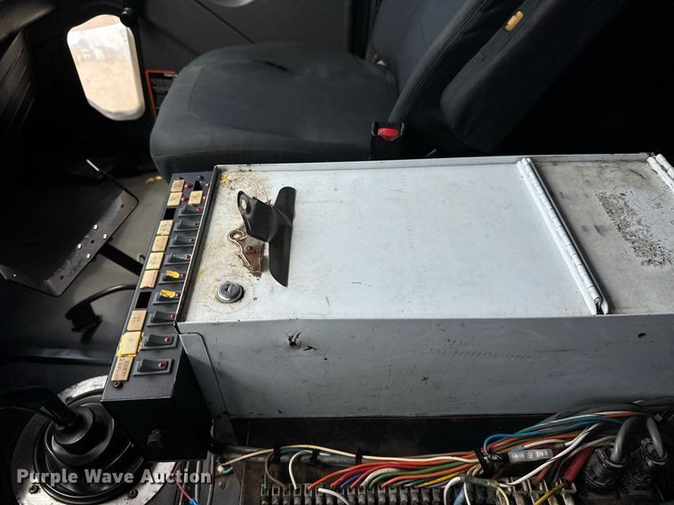 image for item DY0013 2007 Freightliner Business Class M2 Crew Cab flatbed truck