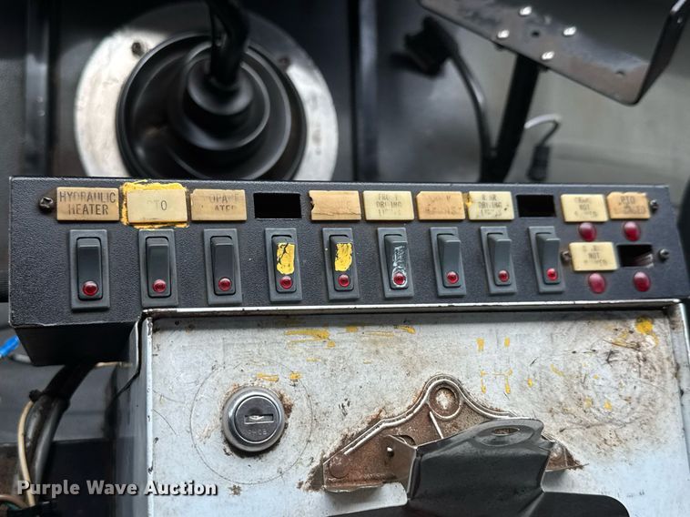 image for item DY0013 2007 Freightliner Business Class M2 Crew Cab flatbed truck