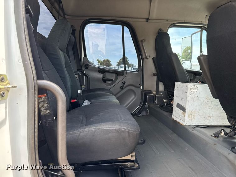 image for item DY0013 2007 Freightliner Business Class M2 Crew Cab flatbed truck