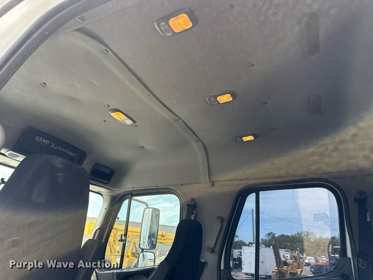 image for item DY0013 2007 Freightliner Business Class M2 Crew Cab flatbed truck