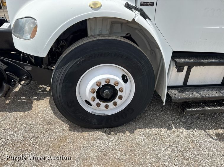 image for item DY0013 2007 Freightliner Business Class M2 Crew Cab flatbed truck