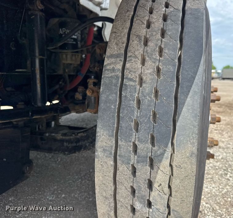 image for item DY0013 2007 Freightliner Business Class M2 Crew Cab flatbed truck