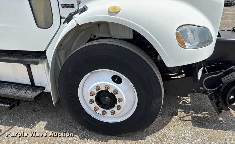 image for item DY0013 2007 Freightliner Business Class M2 Crew Cab flatbed truck