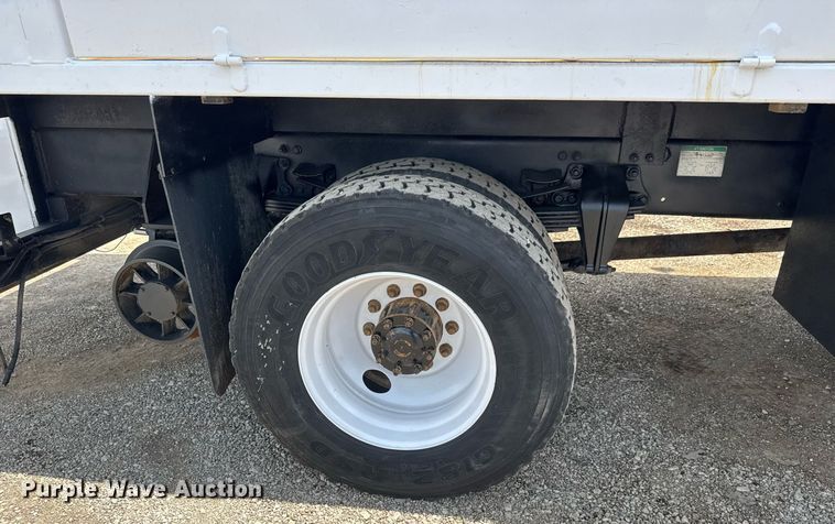 image for item DY0013 2007 Freightliner Business Class M2 Crew Cab flatbed truck