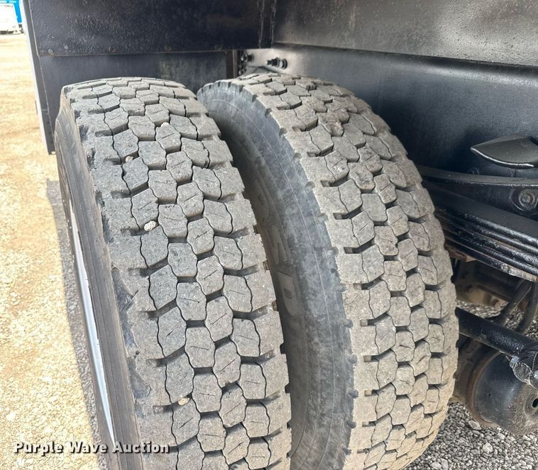 image for item DY0013 2007 Freightliner Business Class M2 Crew Cab flatbed truck