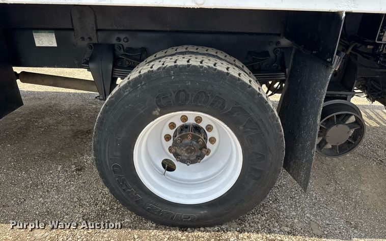 image for item DY0013 2007 Freightliner Business Class M2 Crew Cab flatbed truck