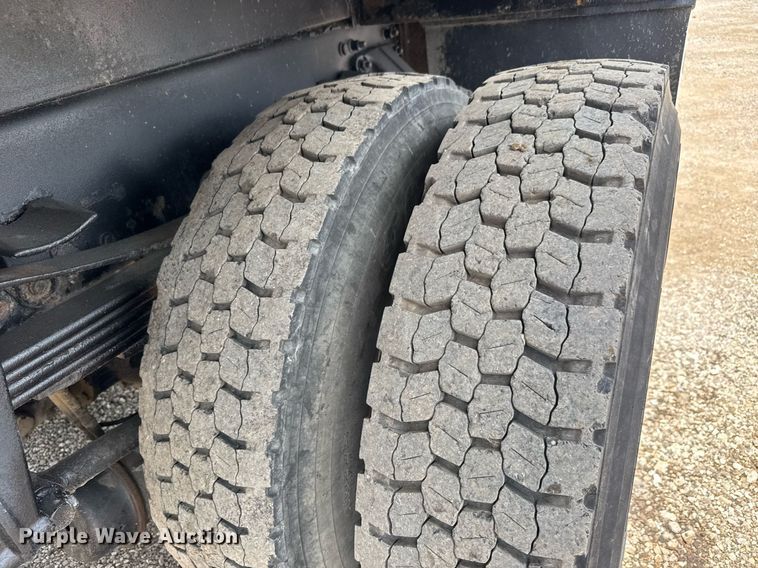 image for item DY0013 2007 Freightliner Business Class M2 Crew Cab flatbed truck