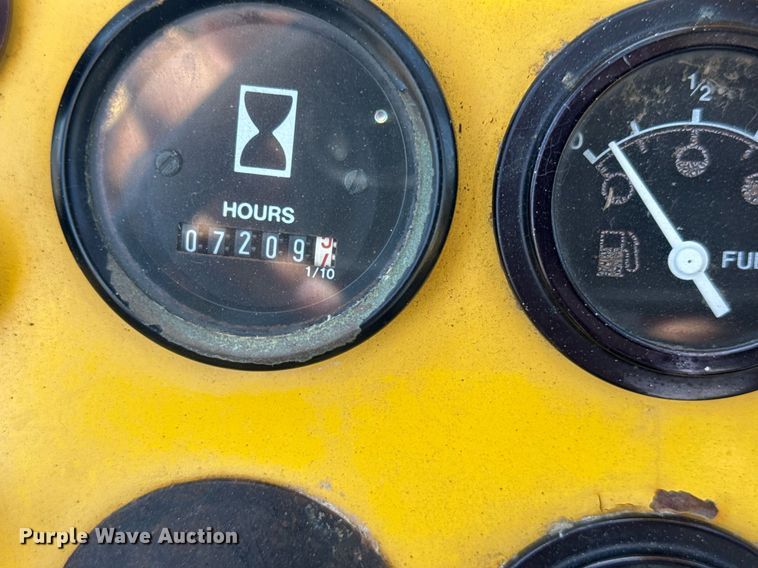 image for item DY0023 1999 Galion 150FA crane