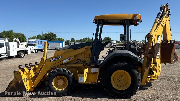 image for item DY0025 2005 John Deere 310SG backhoe