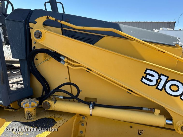 image for item DY0025 2005 John Deere 310SG backhoe