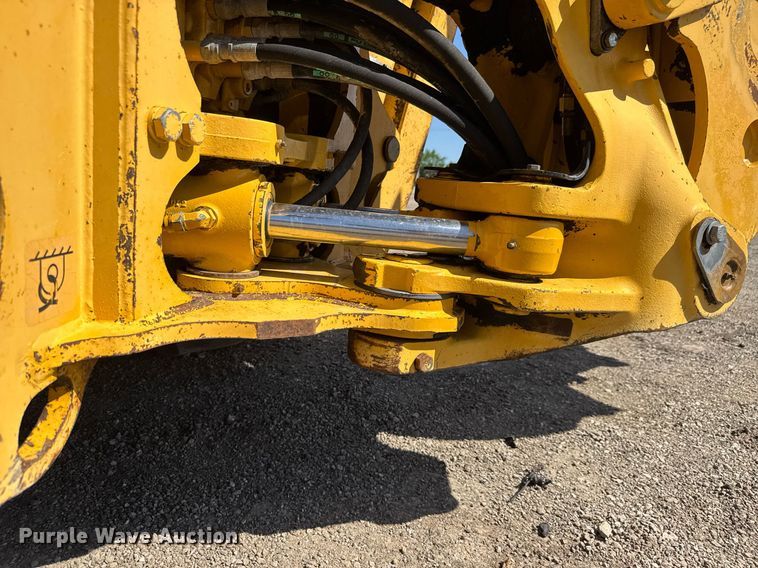 image for item DY0025 2005 John Deere 310SG backhoe