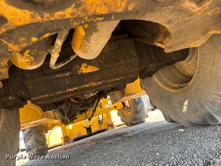 image for item DY0025 2005 John Deere 310SG backhoe