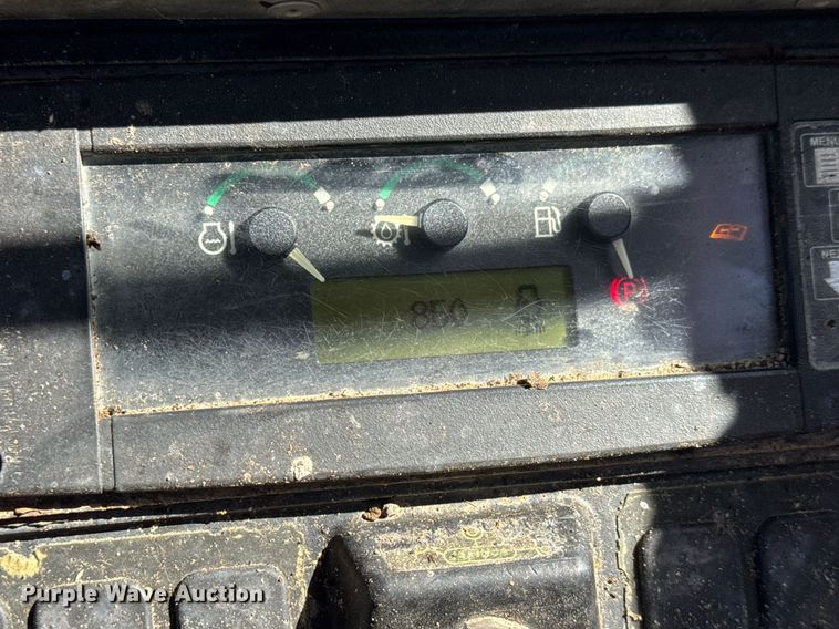 image for item DY0025 2005 John Deere 310SG backhoe