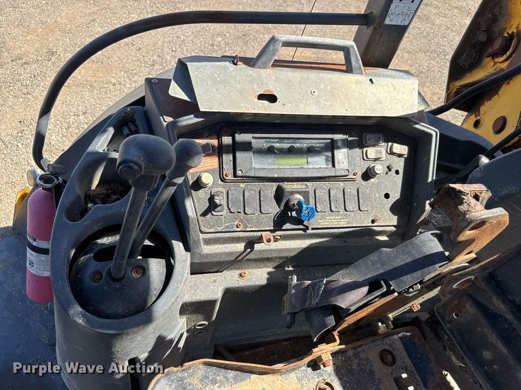 image for item DY0025 2005 John Deere 310SG backhoe