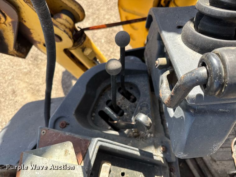 image for item DY0025 2005 John Deere 310SG backhoe