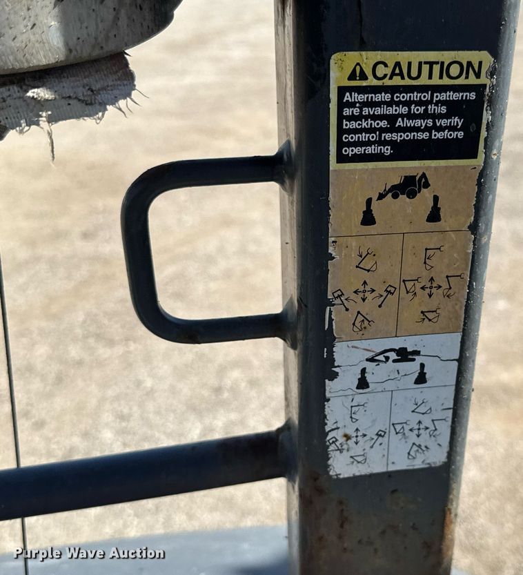 image for item DY0025 2005 John Deere 310SG backhoe