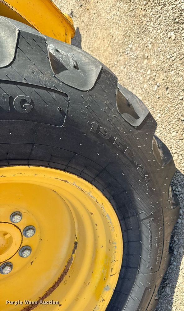 image for item DY0025 2005 John Deere 310SG backhoe