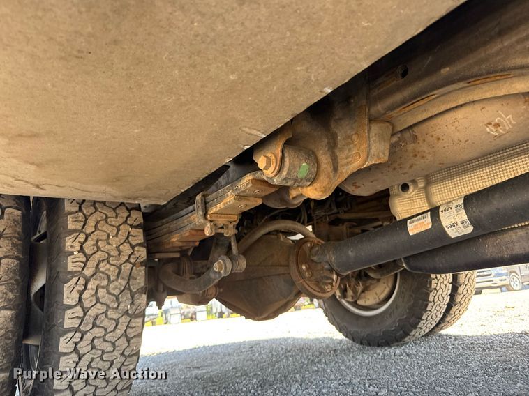 image for item DY0031 2020 Chevrolet Silverado 3500HD Crew Cab utility bed pickup truck