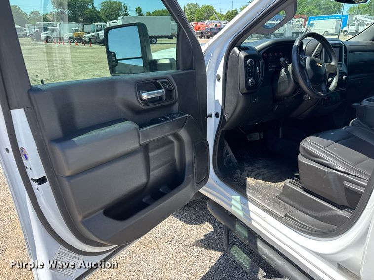 image for item DY0031 2020 Chevrolet Silverado 3500HD Crew Cab utility bed pickup truck