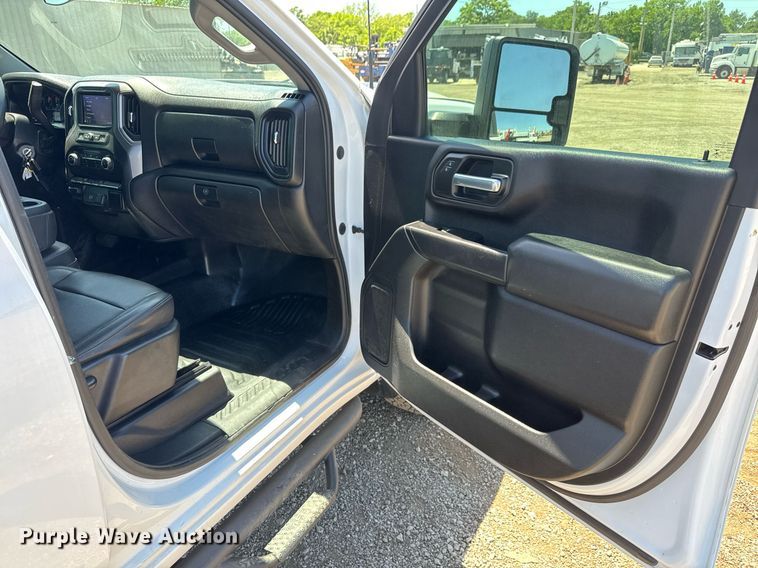 image for item DY0031 2020 Chevrolet Silverado 3500HD Crew Cab utility bed pickup truck