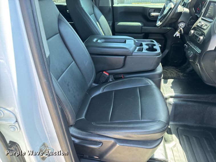 image for item DY0031 2020 Chevrolet Silverado 3500HD Crew Cab utility bed pickup truck