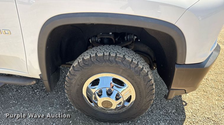 image for item DY0031 2020 Chevrolet Silverado 3500HD Crew Cab utility bed pickup truck
