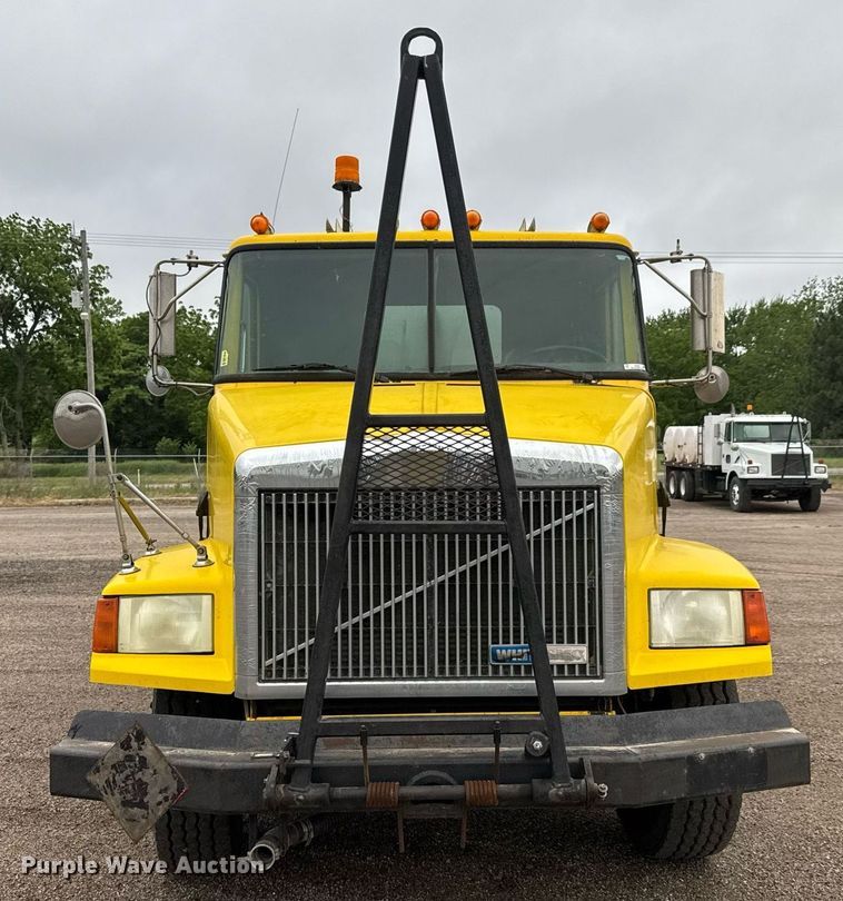 image for item DY0039 1992 White GMC WCA water truck