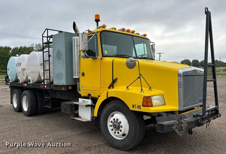 image for item DY0039 1992 White GMC WCA water truck