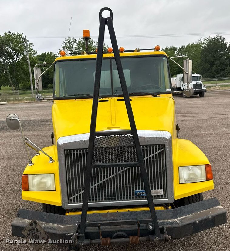 image for item DY0039 1992 White GMC WCA water truck