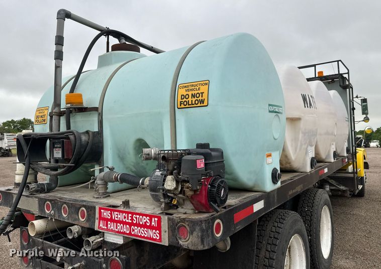 image for item DY0039 1992 White GMC WCA water truck