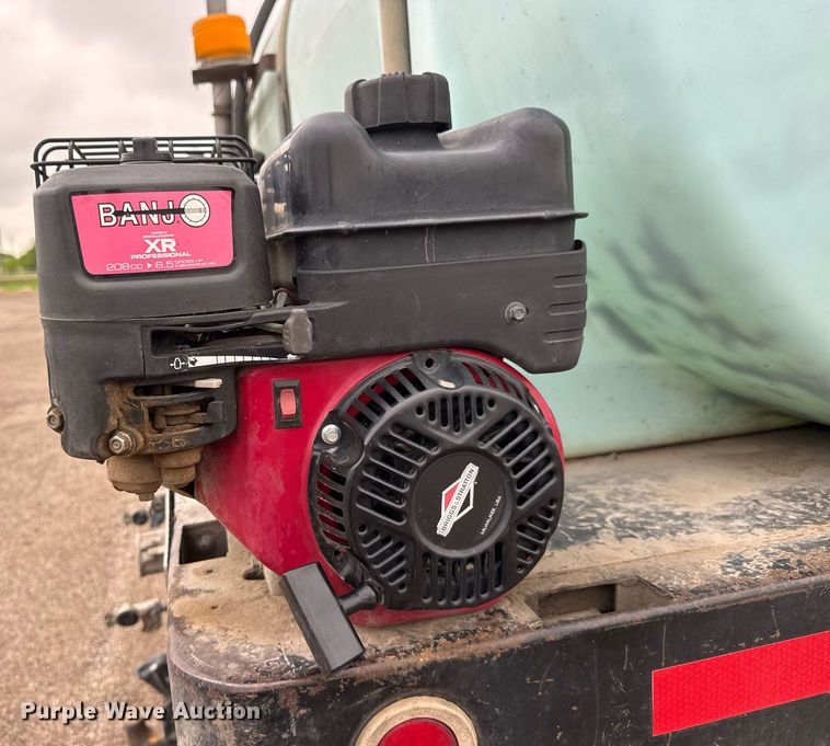 image for item DY0039 1992 White GMC WCA water truck