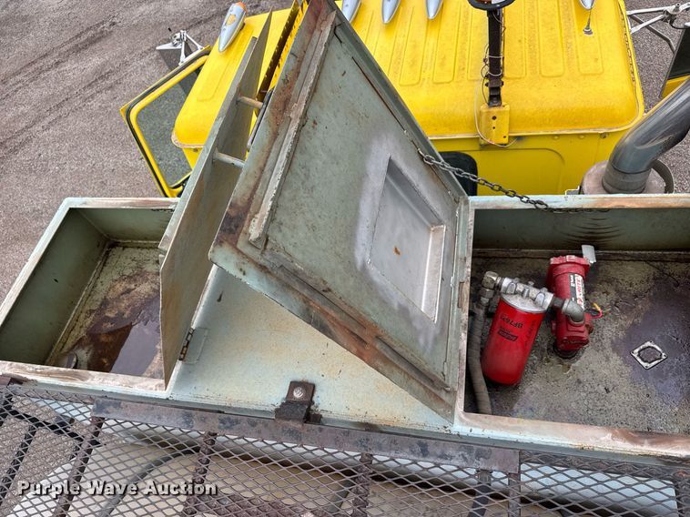 image for item DY0039 1992 White GMC WCA water truck