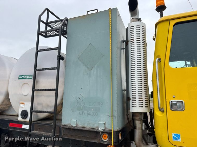 image for item DY0039 1992 White GMC WCA water truck