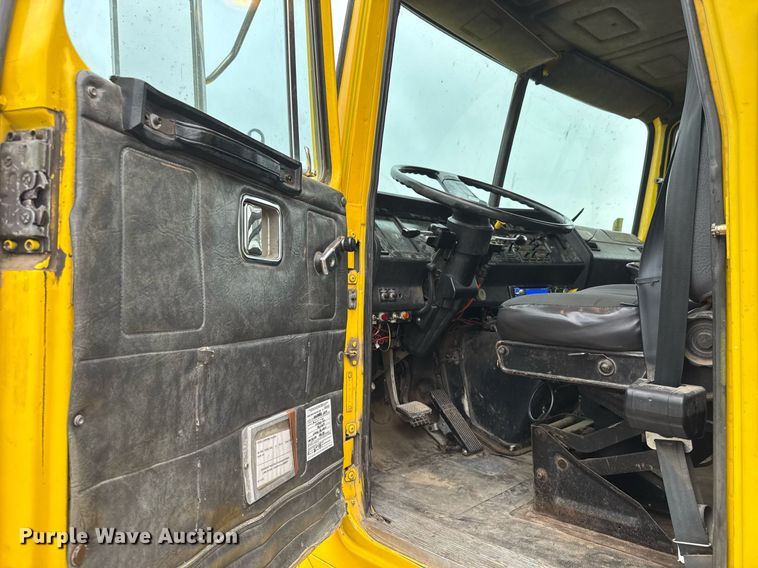 image for item DY0039 1992 White GMC WCA water truck