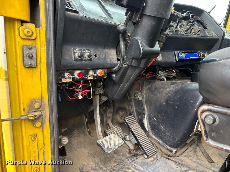 image for item DY0039 1992 White GMC WCA water truck