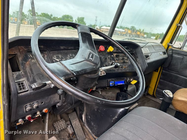 image for item DY0039 1992 White GMC WCA water truck