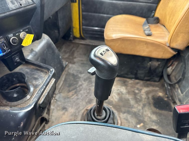 image for item DY0039 1992 White GMC WCA water truck