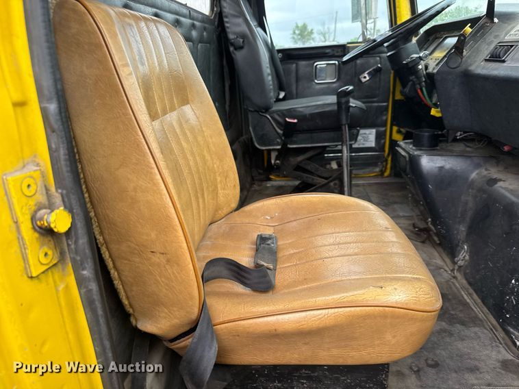 image for item DY0039 1992 White GMC WCA water truck