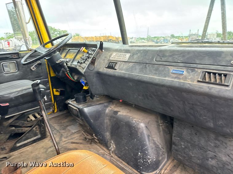 image for item DY0039 1992 White GMC WCA water truck