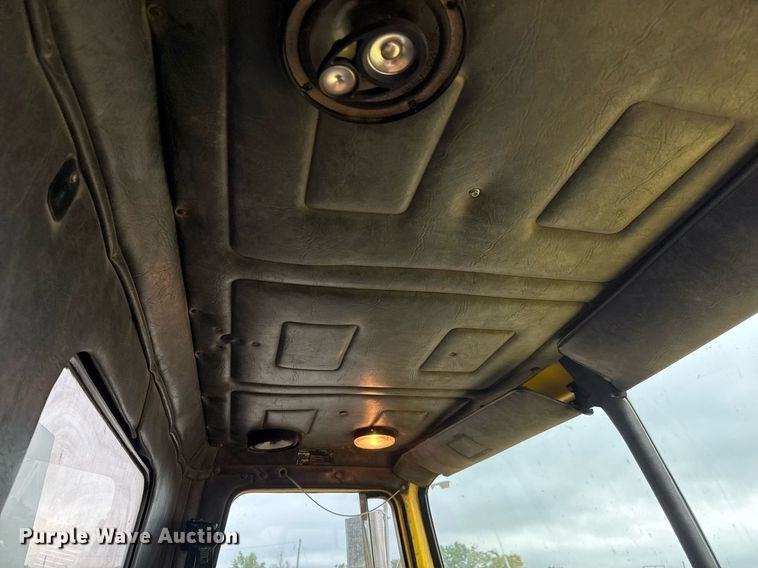 image for item DY0039 1992 White GMC WCA water truck