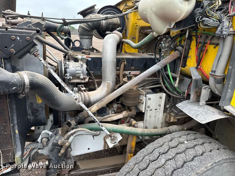 image for item DY0039 1992 White GMC WCA water truck