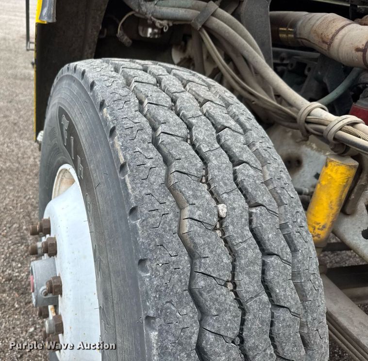 image for item DY0039 1992 White GMC WCA water truck