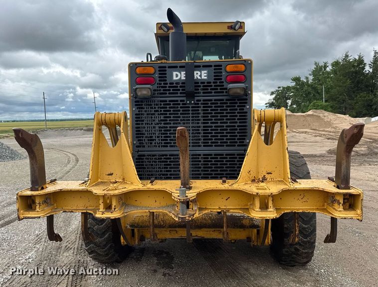 image for item DY0073 2004 John Deere 772CH Series II motor grader