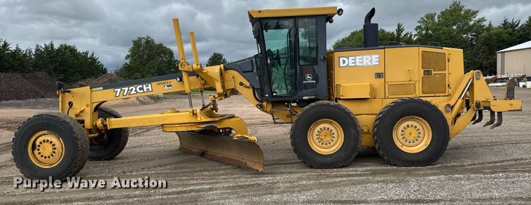 image for item DY0073 2004 John Deere 772CH Series II motor grader