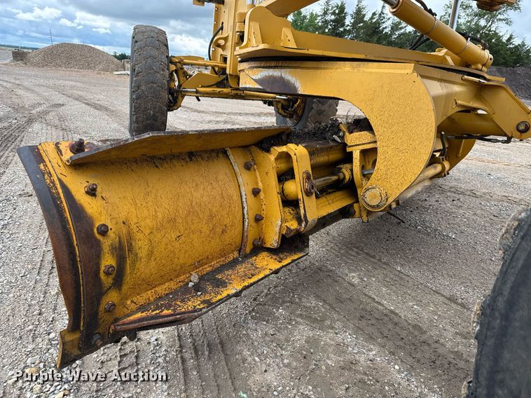 image for item DY0073 2004 John Deere 772CH Series II motor grader