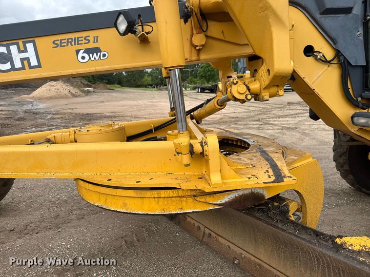 image for item DY0073 2004 John Deere 772CH Series II motor grader