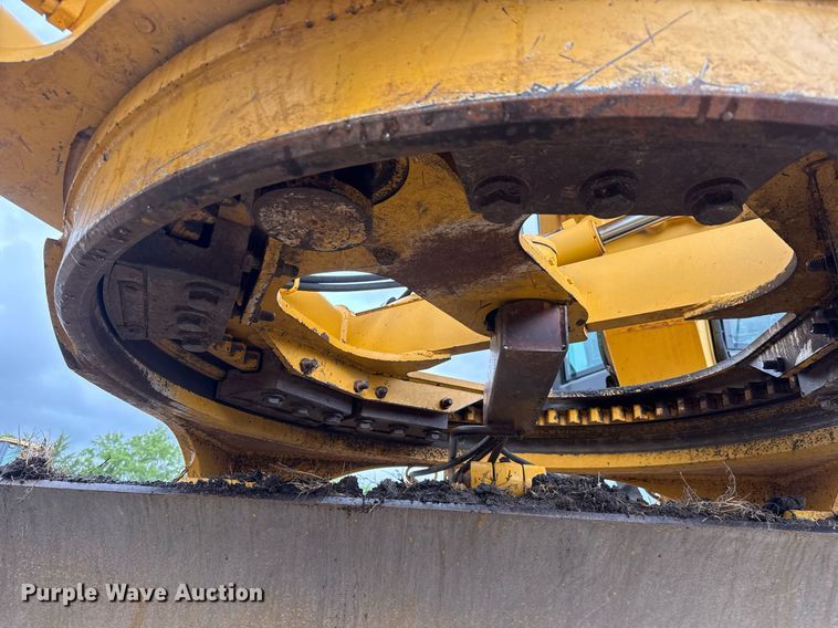 image for item DY0073 2004 John Deere 772CH Series II motor grader