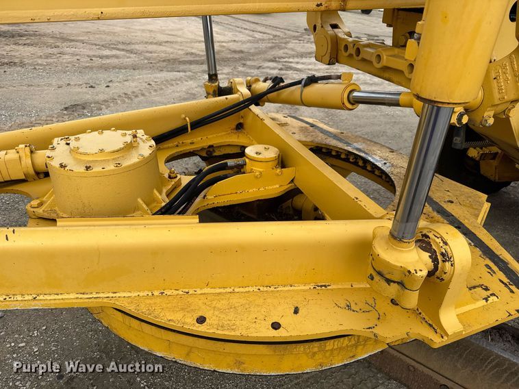 image for item DY0073 2004 John Deere 772CH Series II motor grader