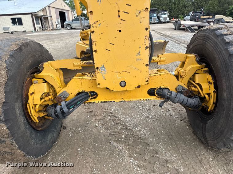 image for item DY0073 2004 John Deere 772CH Series II motor grader